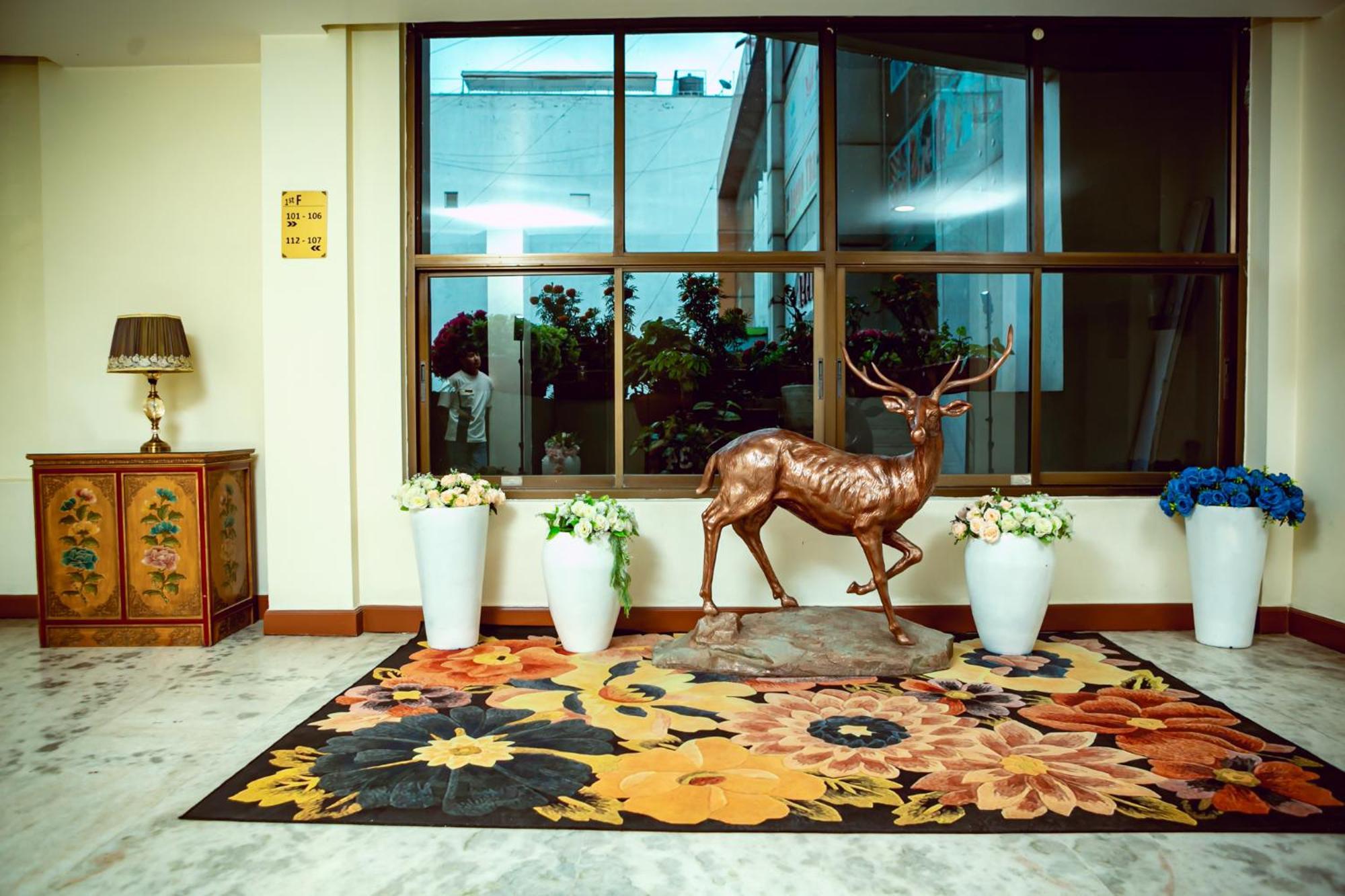 Vannasut Hotel And Spa Катманду Екстериор снимка