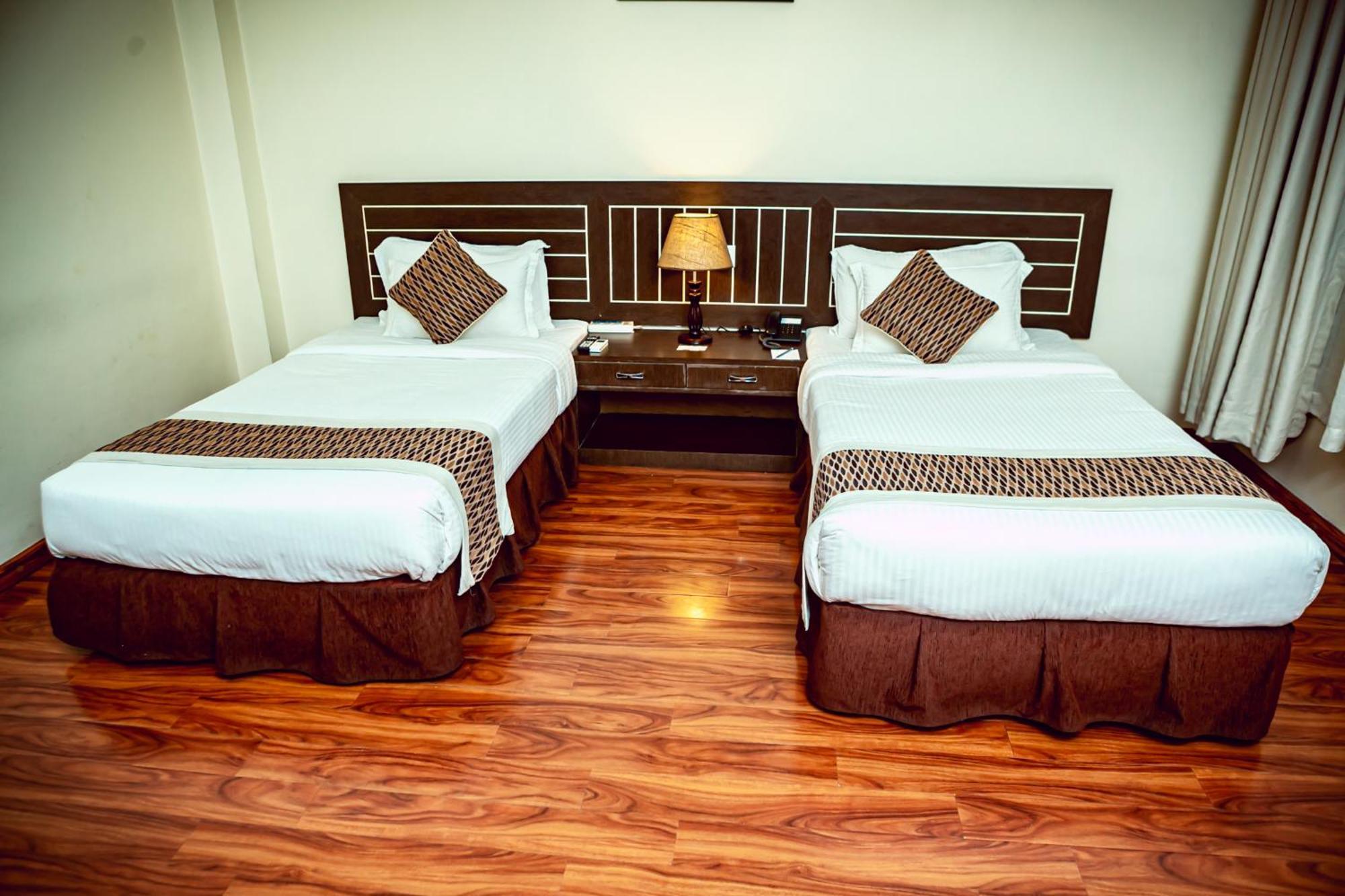 Vannasut Hotel And Spa Катманду Екстериор снимка