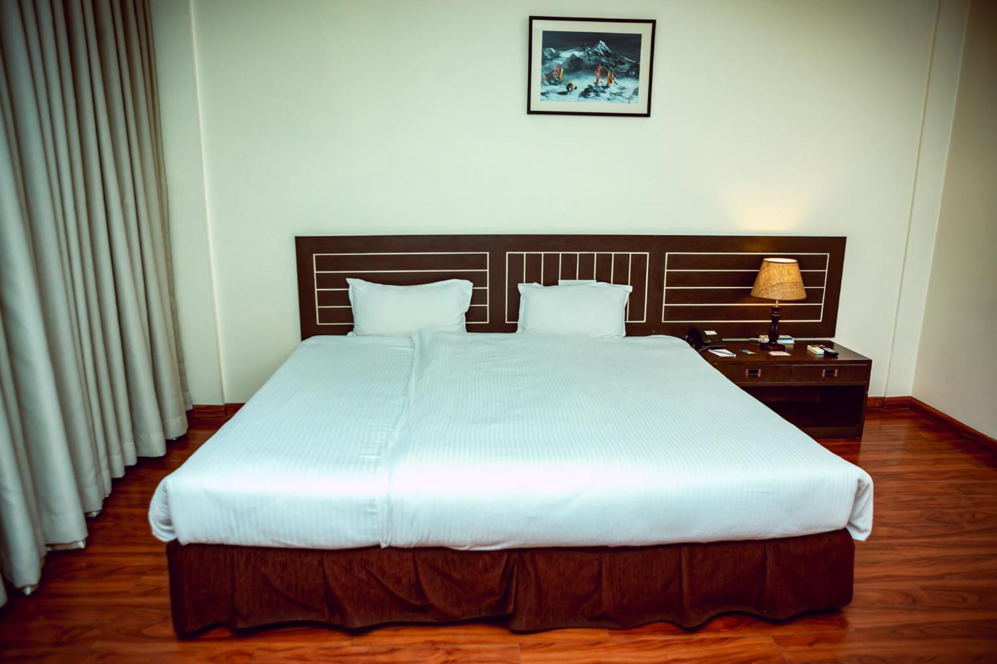 Vannasut Hotel And Spa Катманду Екстериор снимка