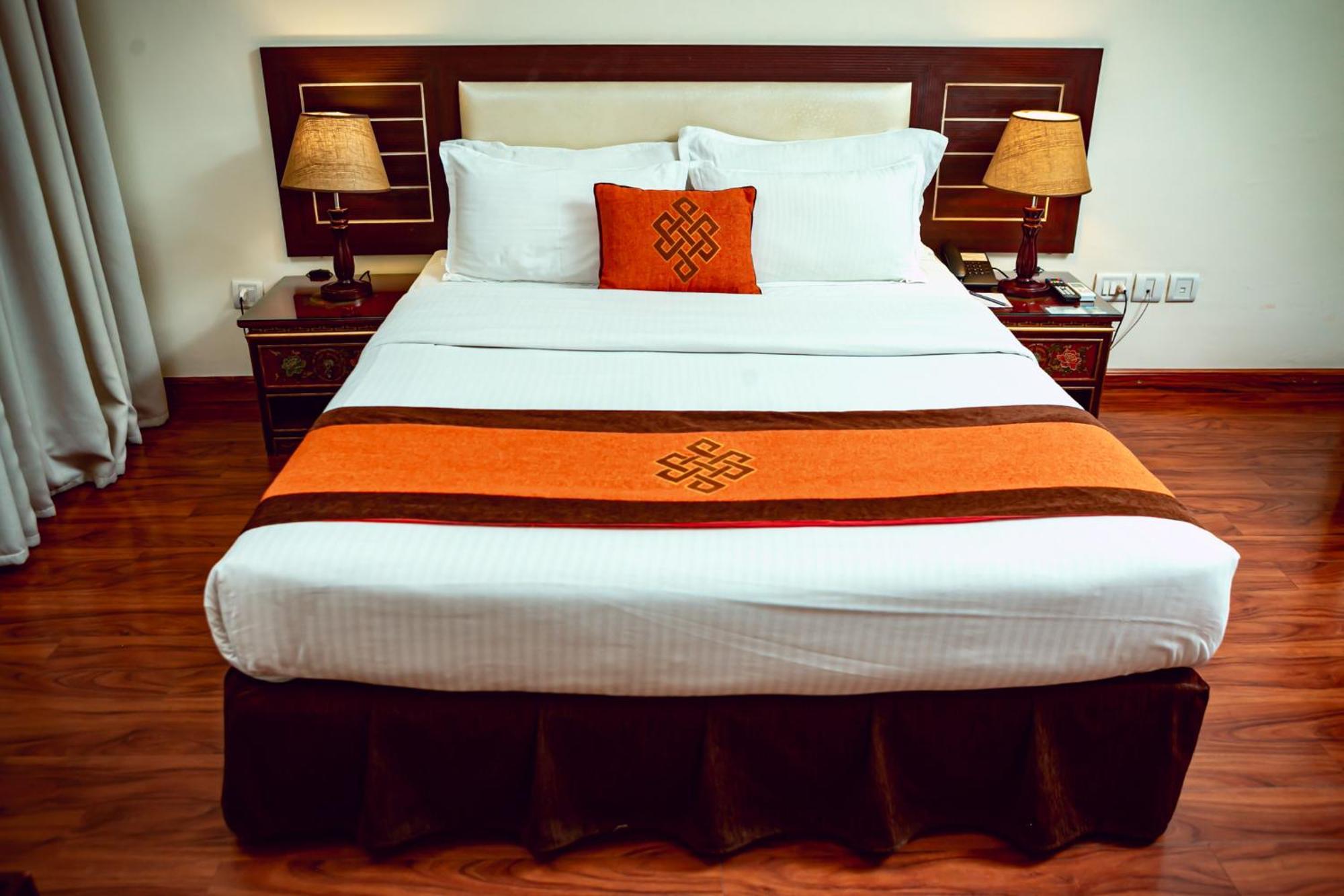 Vannasut Hotel And Spa Катманду Екстериор снимка