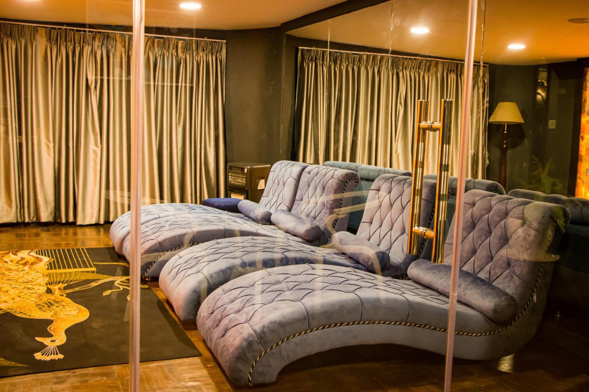 Vannasut Hotel And Spa Катманду Екстериор снимка